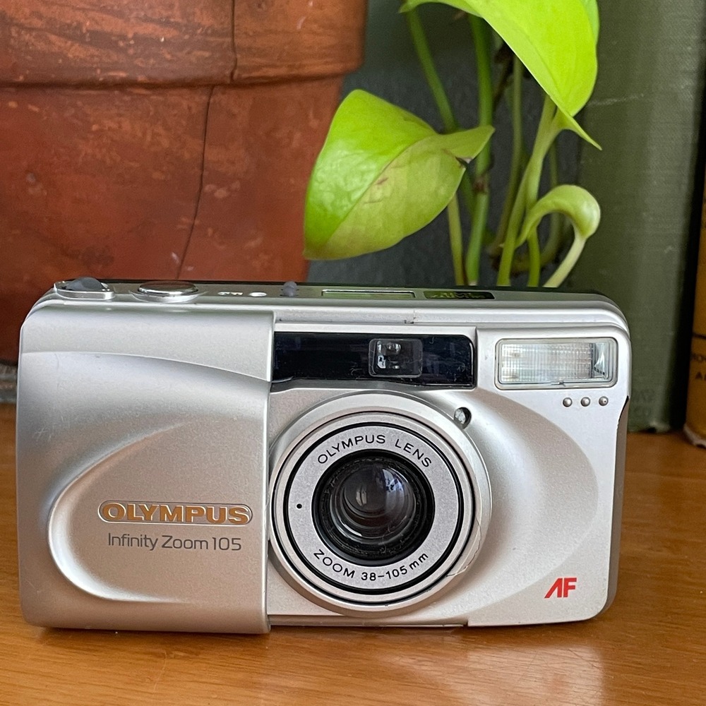 Olympus Infinity Zoom 105 35mm Film Camera Quartz Date Silver Af TURNS ON